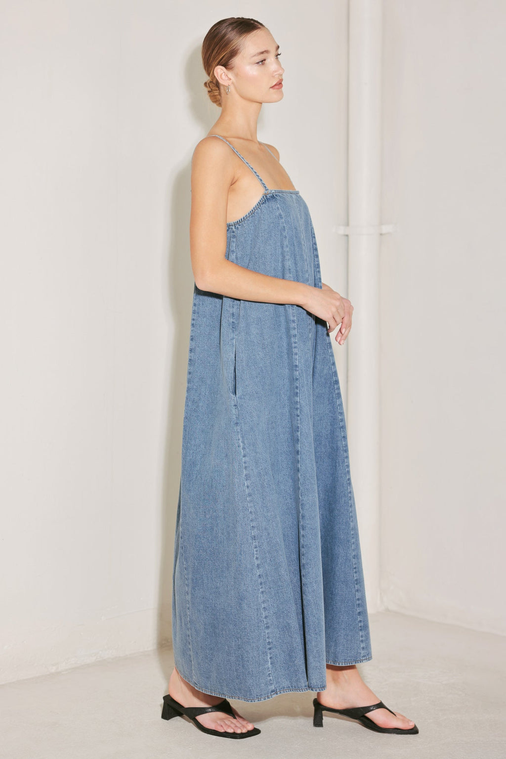 INDIGO WEEKEND THEORY DENIM MIDI DRESS